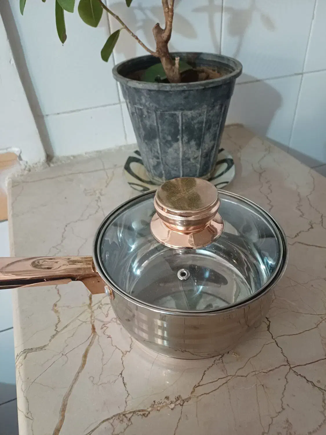 مقداری ظرف|ظروف پخت‌وپز|کرمان, |دیوار