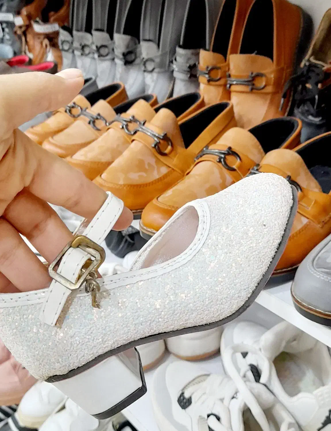 حراج کفش مجلسی بچگانه فقط ۱۵۰|کیف، کفش، کمربند|بندر گناوه, |دیوار