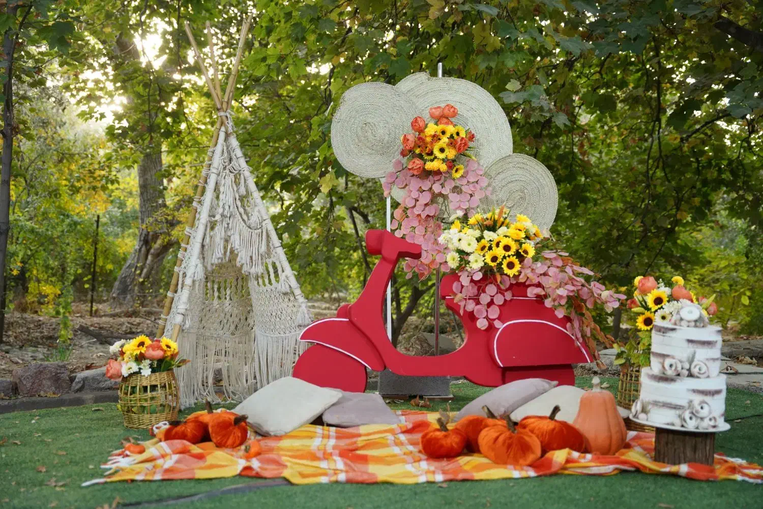 باغ عکاسی ثریا فضایی بینظیر|خدمات پذیرایی، مراسم|شیراز, محمودیه|دیوار