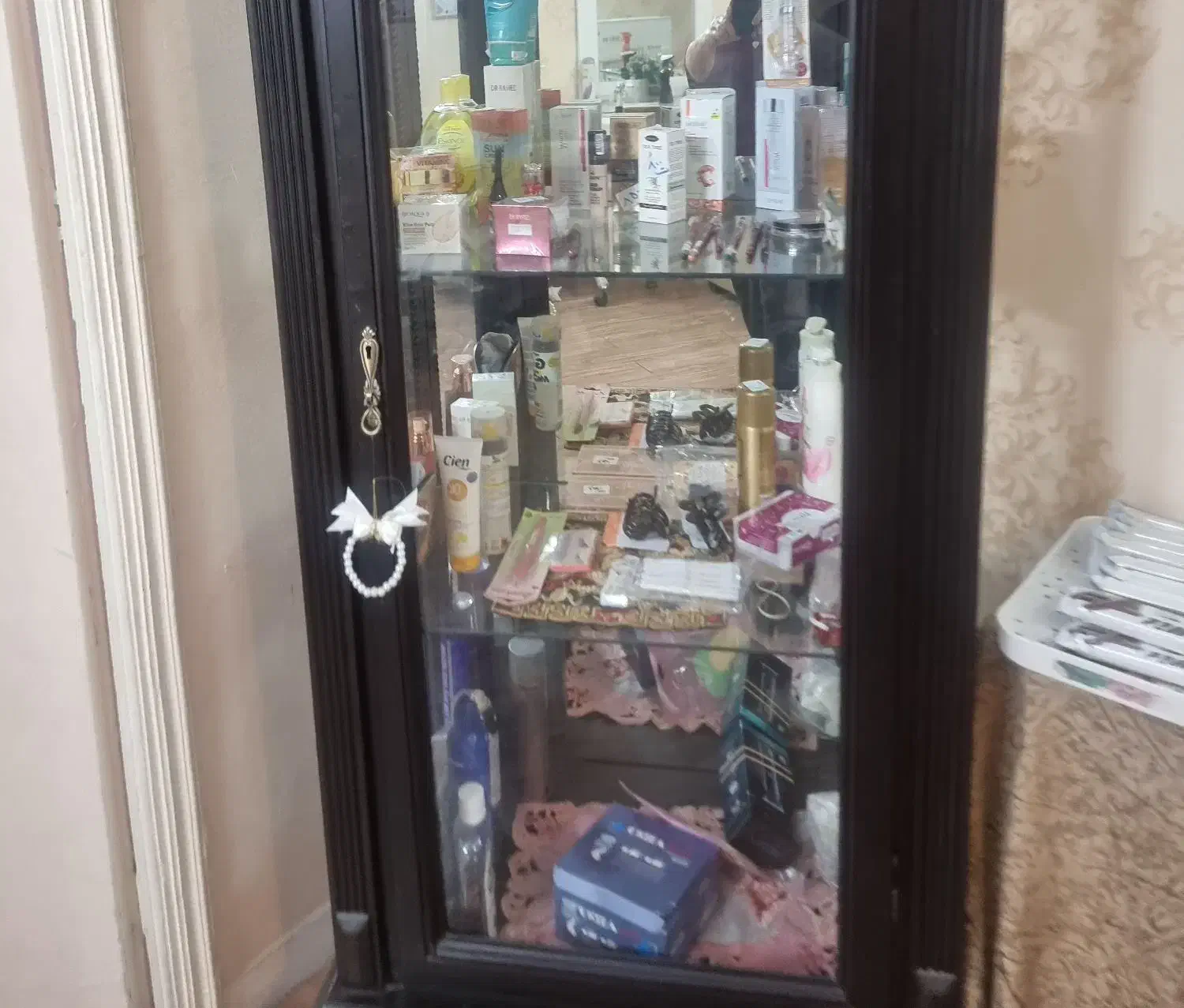 بوفه چوب وشیشه در حد نو|بوفه، ویترین، کنسول|تهران, سنائی|دیوار