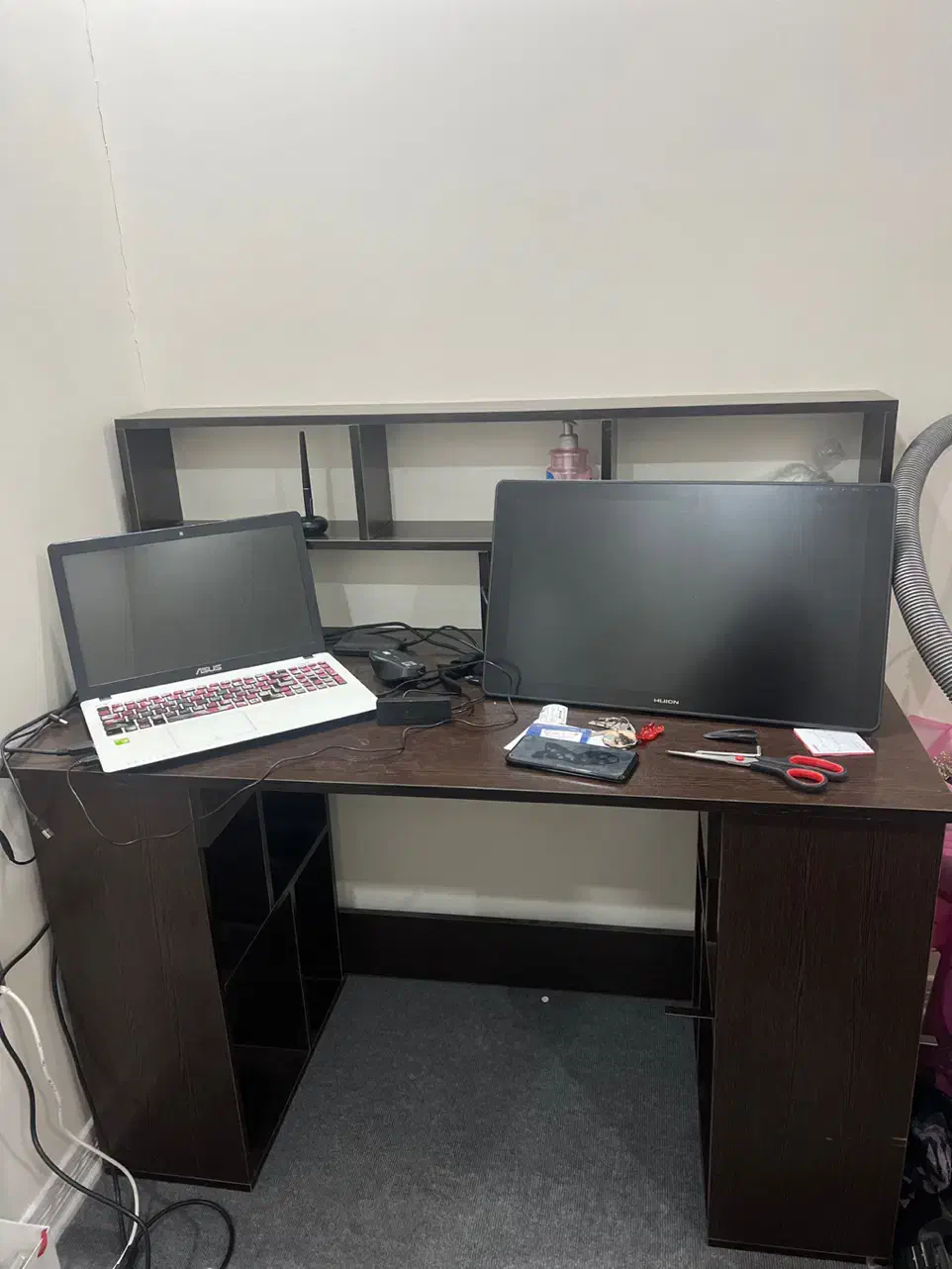 میز بزرگ|میز تحریر و کامپیوتر|آفتاب, |دیوار