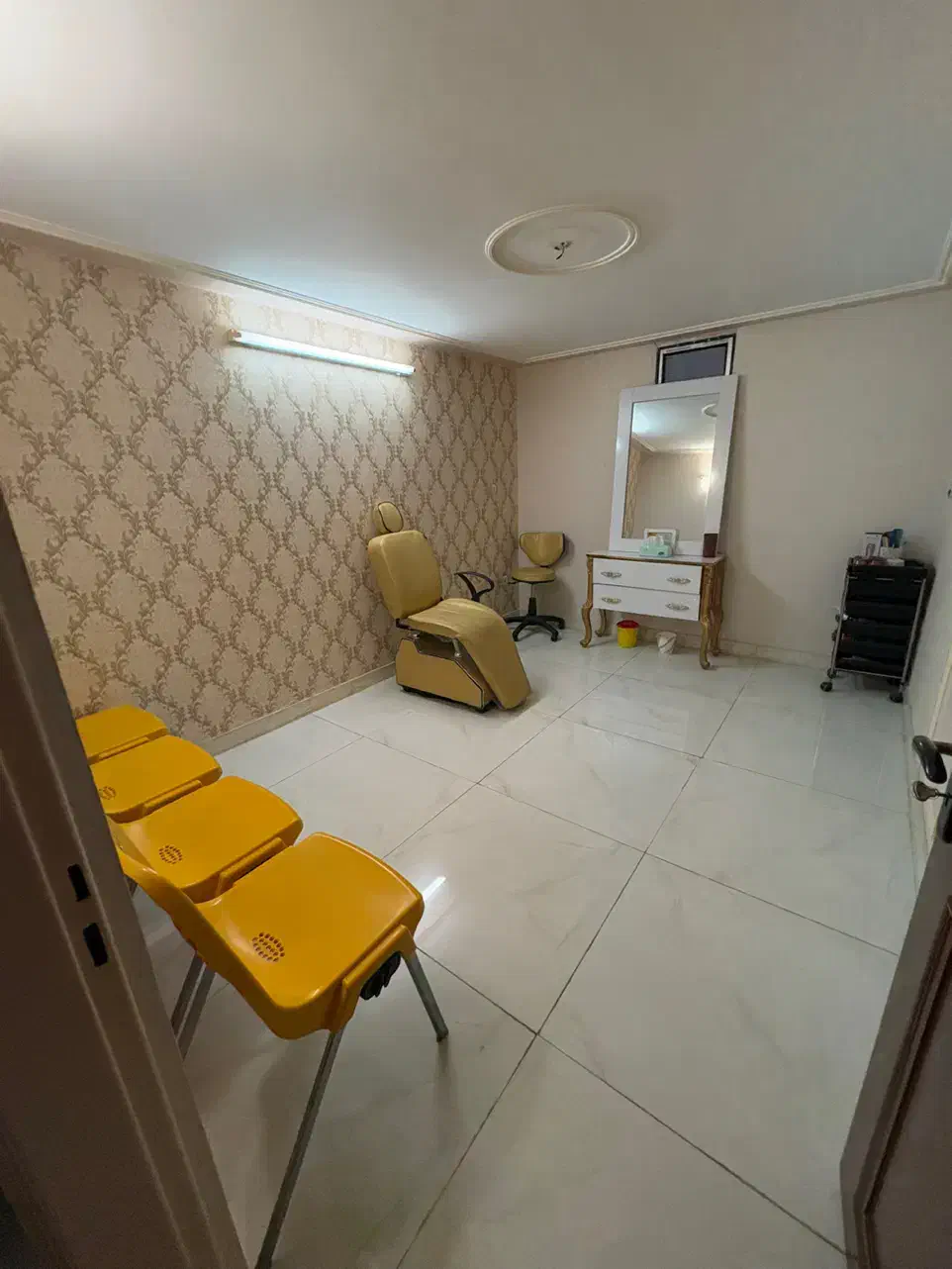 اجاره اتاق و لاین (مدیر خودت باش)|اجارهٔ دفتر کار، اتاق اداری، مطب|قم, زنبیل آباد|دیوار