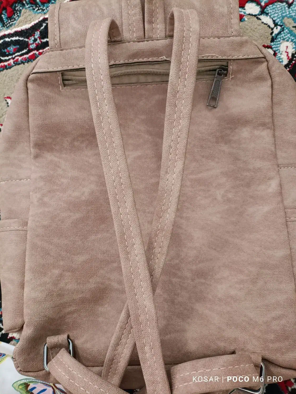 کیف،کوله پشتی کرم|کیف، کفش، کمربند|قم, مسجد امام حسن|دیوار