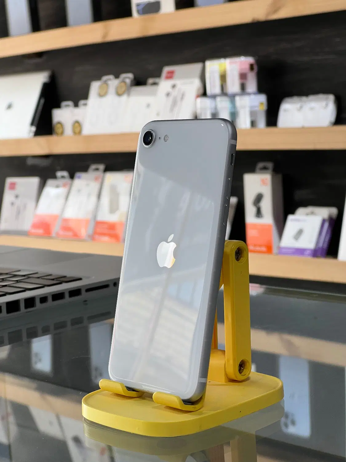 iphone se 2020|موبایل|قم, علی آباد سعدگان|دیوار