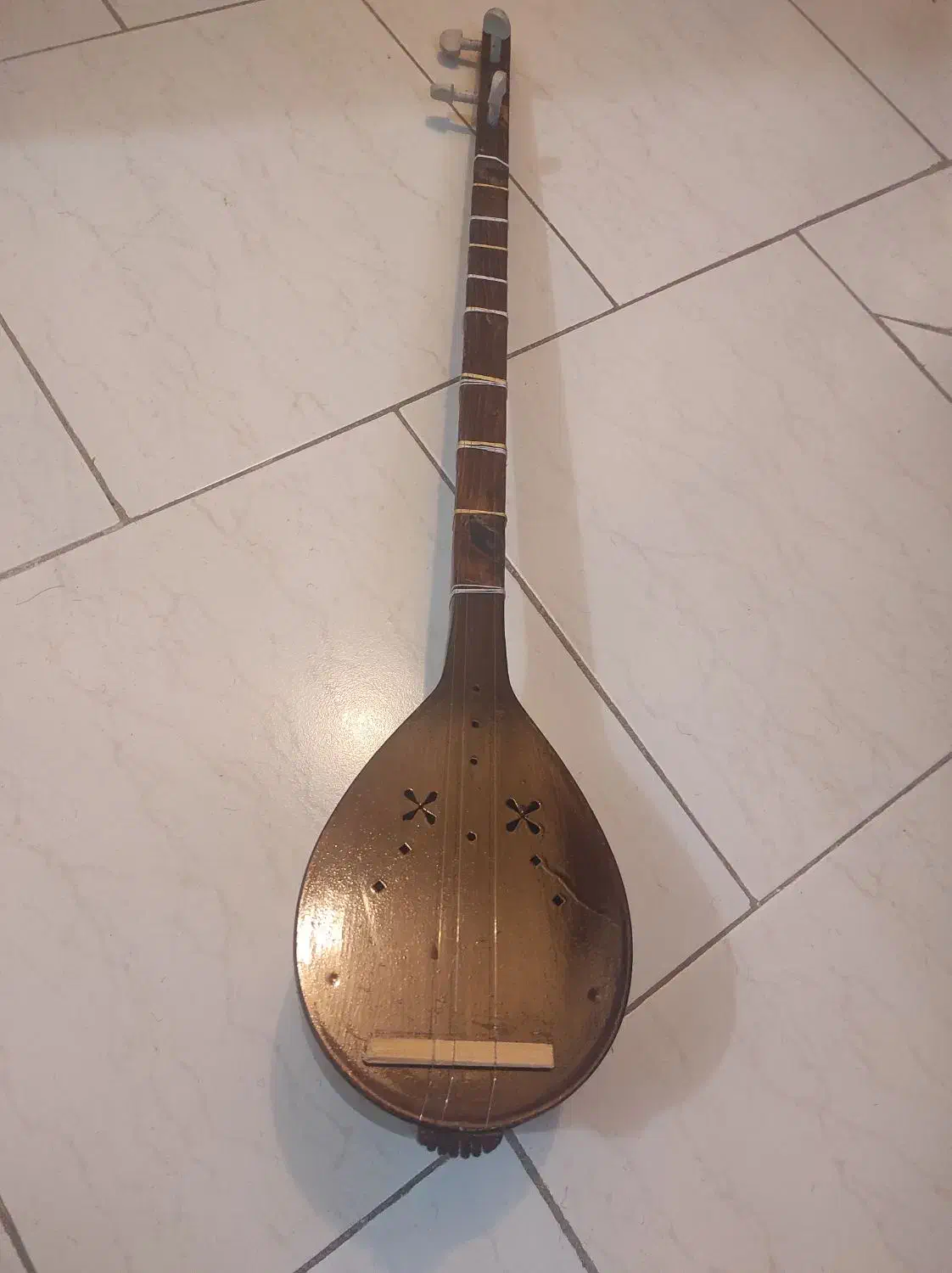 سه تار تزئینی|سازهای سنتی|مراغه, |دیوار