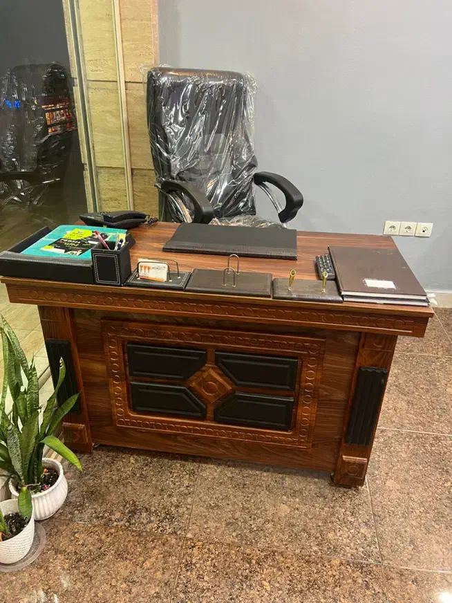 فروش میزوصندلی اداری|مبلمان اداری|لاهیجان, شیشه گران|دیوار