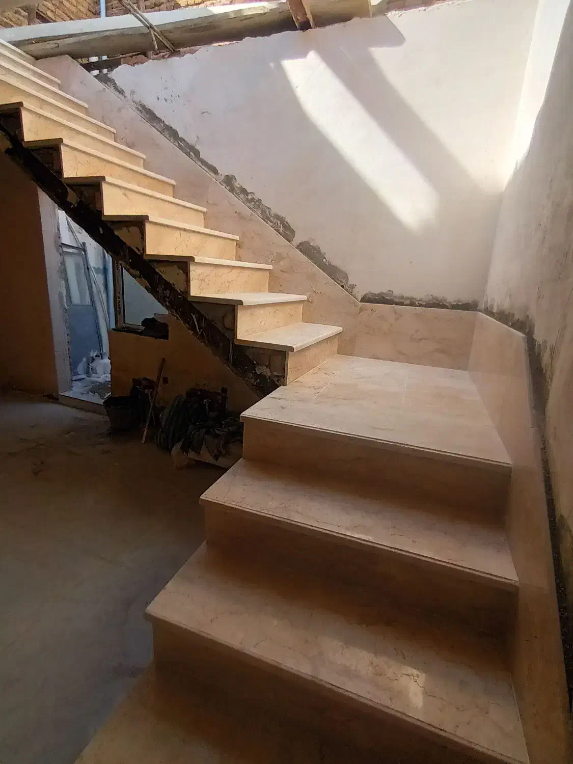 کاشی کاری نما راه پله|خدمات پیشه و مهارت|ارومیه, |دیوار