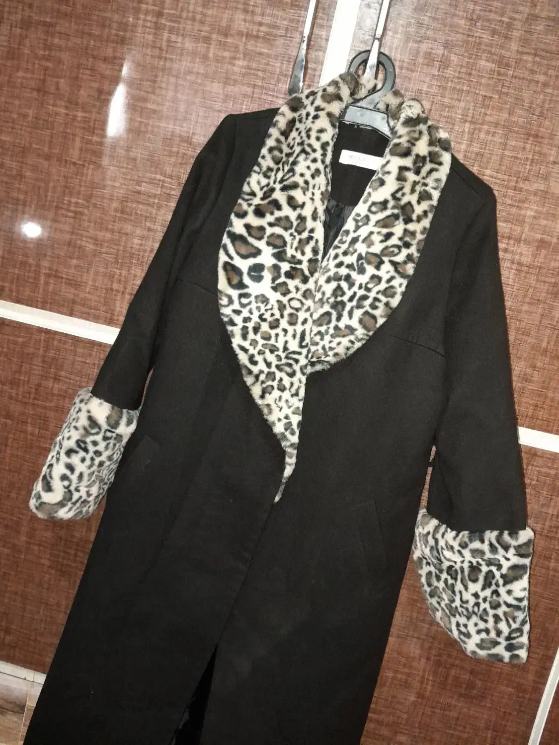 پالتو|لباس|یاسوج, |دیوار