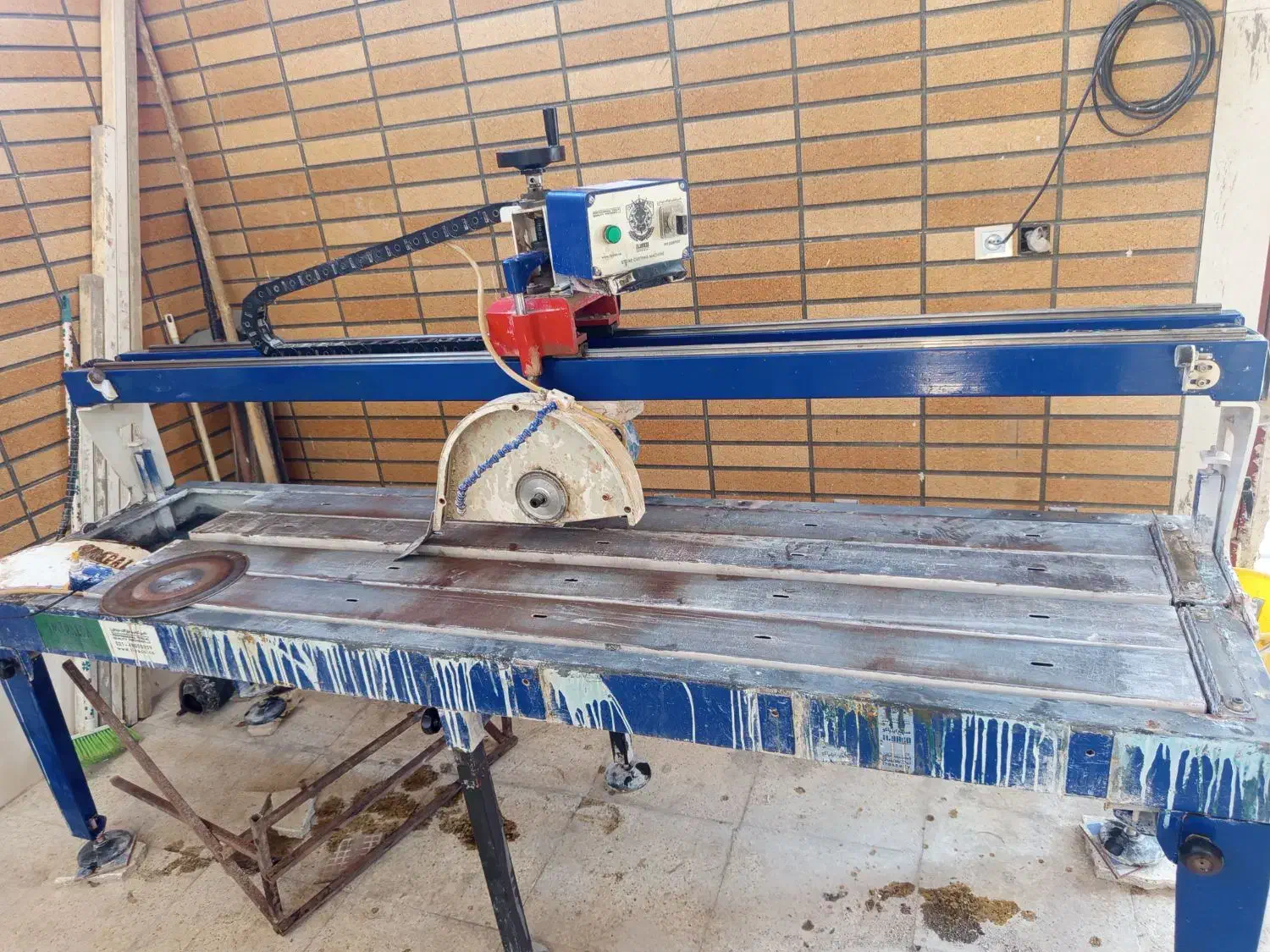 دستگاه سنگبری ایلیاکو|ماشینآلات صنعتی|کاشان, کارگر|دیوار