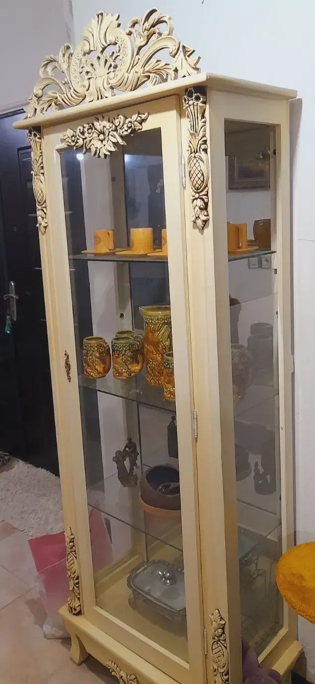 ویترین نخودی رنگ|بوفه، ویترین، کنسول|لاهیجان, شهید آوینی|دیوار