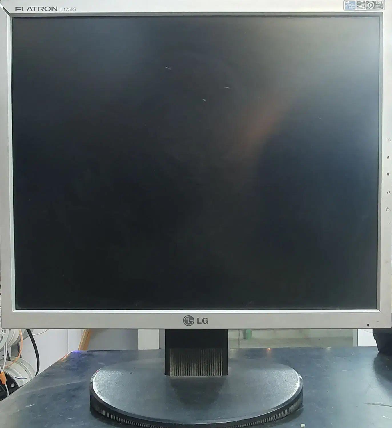 مانیتور ال جی 17اینچ L1752S|قطعات و لوازم جانبی رایانه|اصفهان, طامه|دیوار
