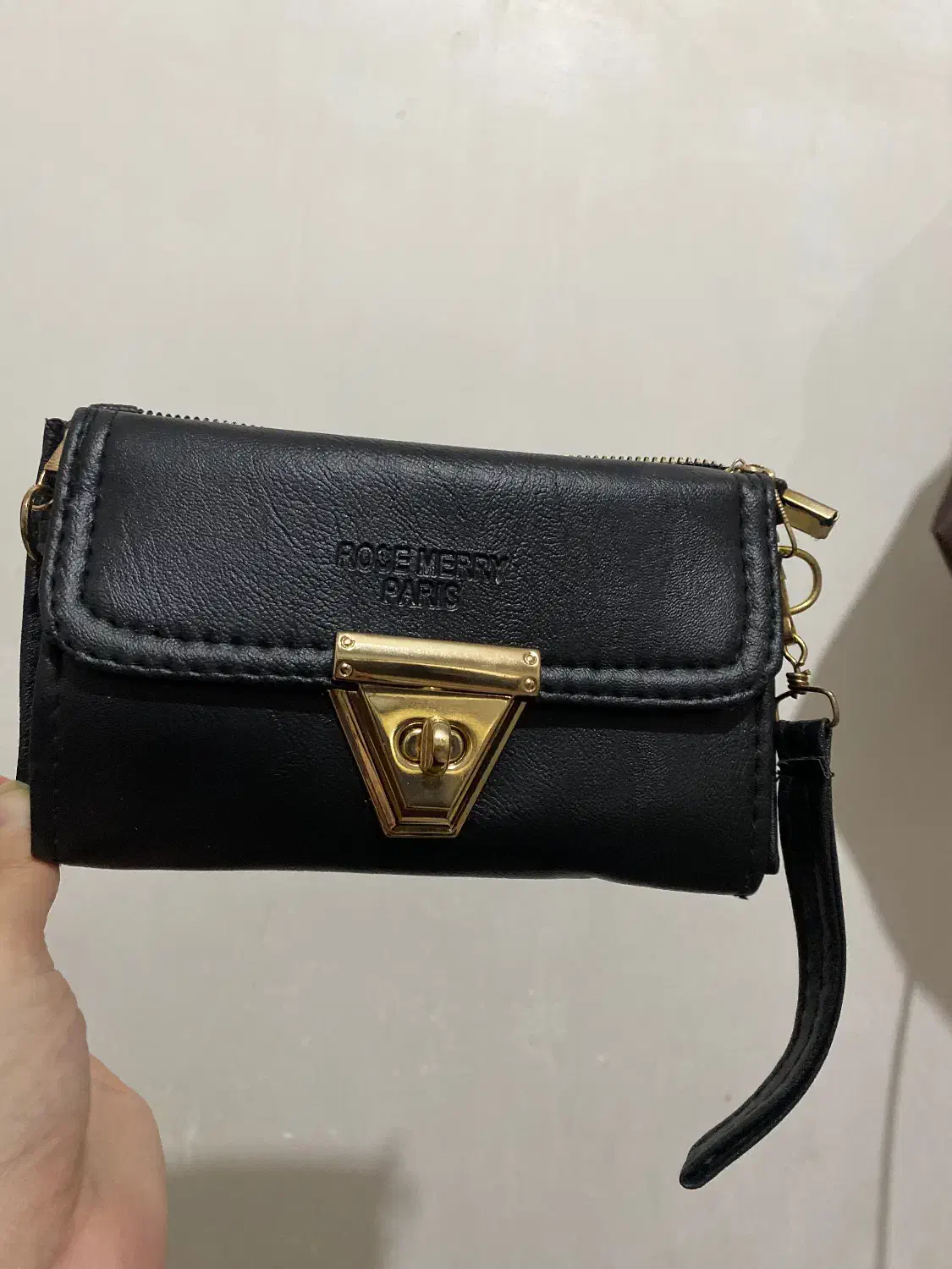 کیف کاملا نو|کیف، کفش، کمربند|میانه, |دیوار