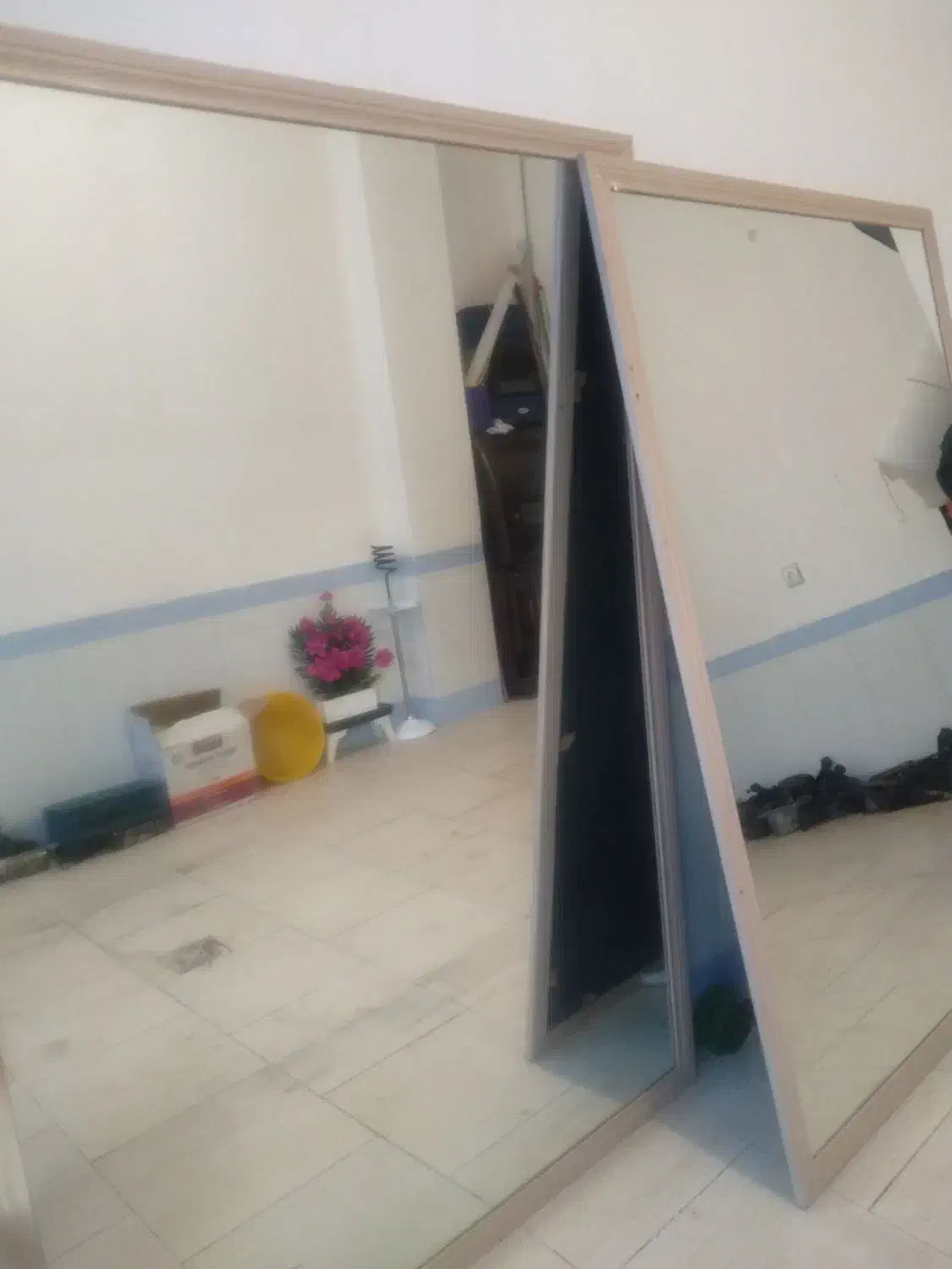 اینه|آرایشگاه و سالن‌های زیبایی|بناب, |دیوار