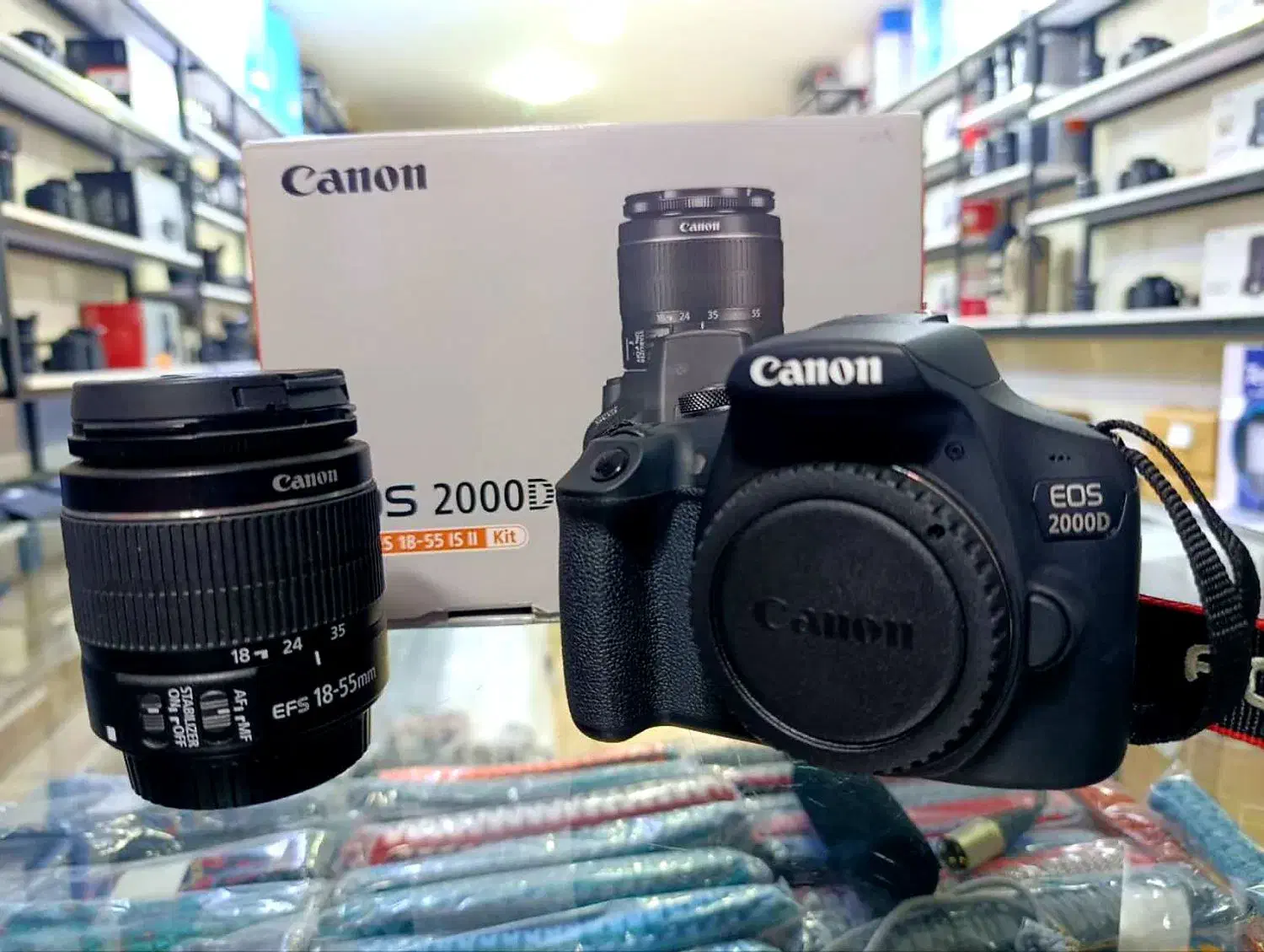 2000دی لنز 18*55|دوربین عکاسی و فیلم‌برداری|قم, دورشهر|دیوار