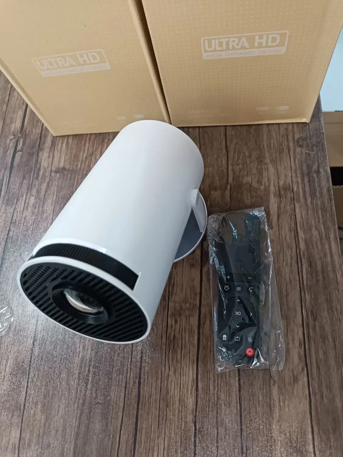 ویدیو پروژکتور اورجینال Ultra HD اندروید|تلویزیون و پروژکتور|فردیس, طالقانی|دیوار