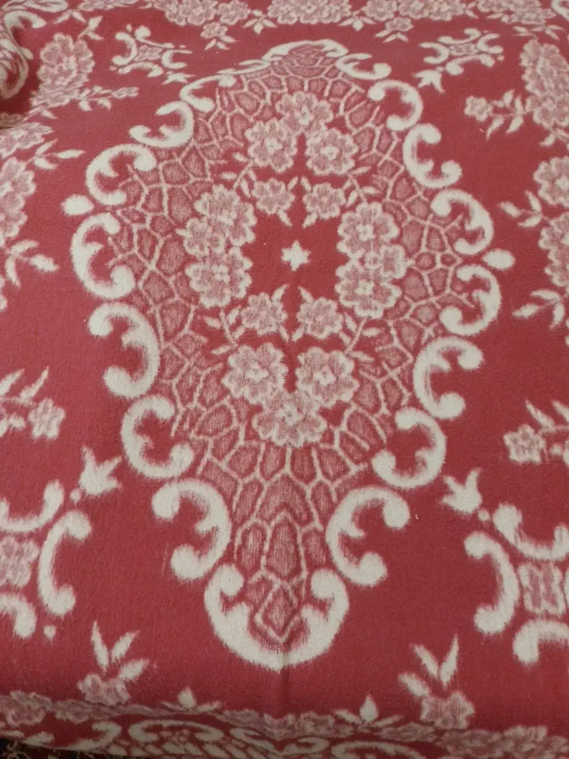 پتوی پشم آکریلیک.درخشان|رختخواب، بالش، پتو|یزد, |دیوار