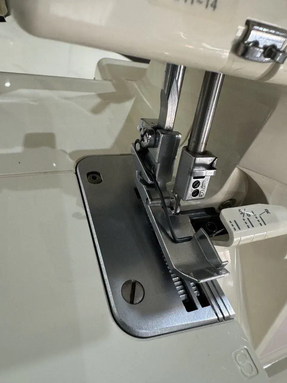 سر دوز ۴نخ ژانومه کم کار|چرخ خیاطی و ریسندگی|آستانه اشرفیه, |دیوار