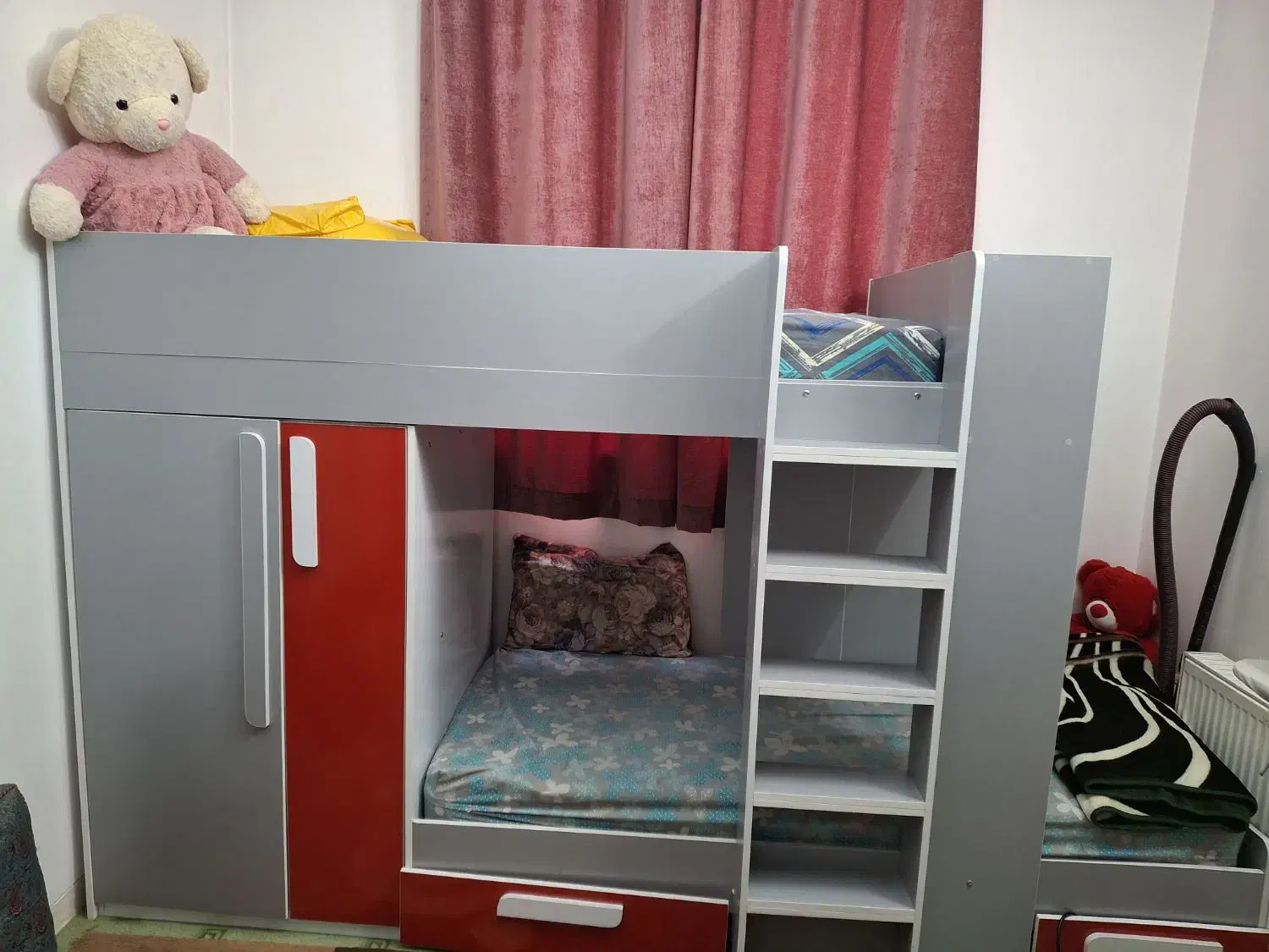 تخت دوطبقه سالم و تمیز|تخت و صندلی بچه|یزد, |دیوار