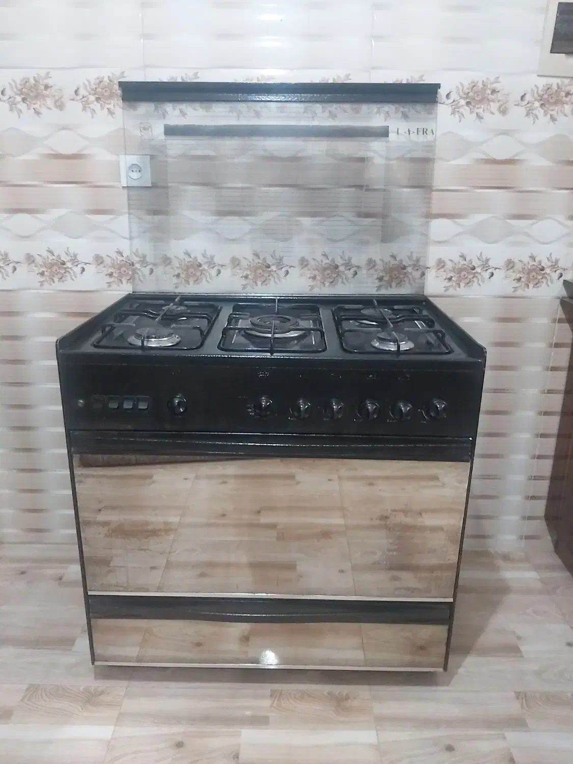 گاز فر دار مشکی، سالم، برند لوفرا|اجاق گاز و لوازم برقی پخت‌وپز|ضیابر, |دیوار