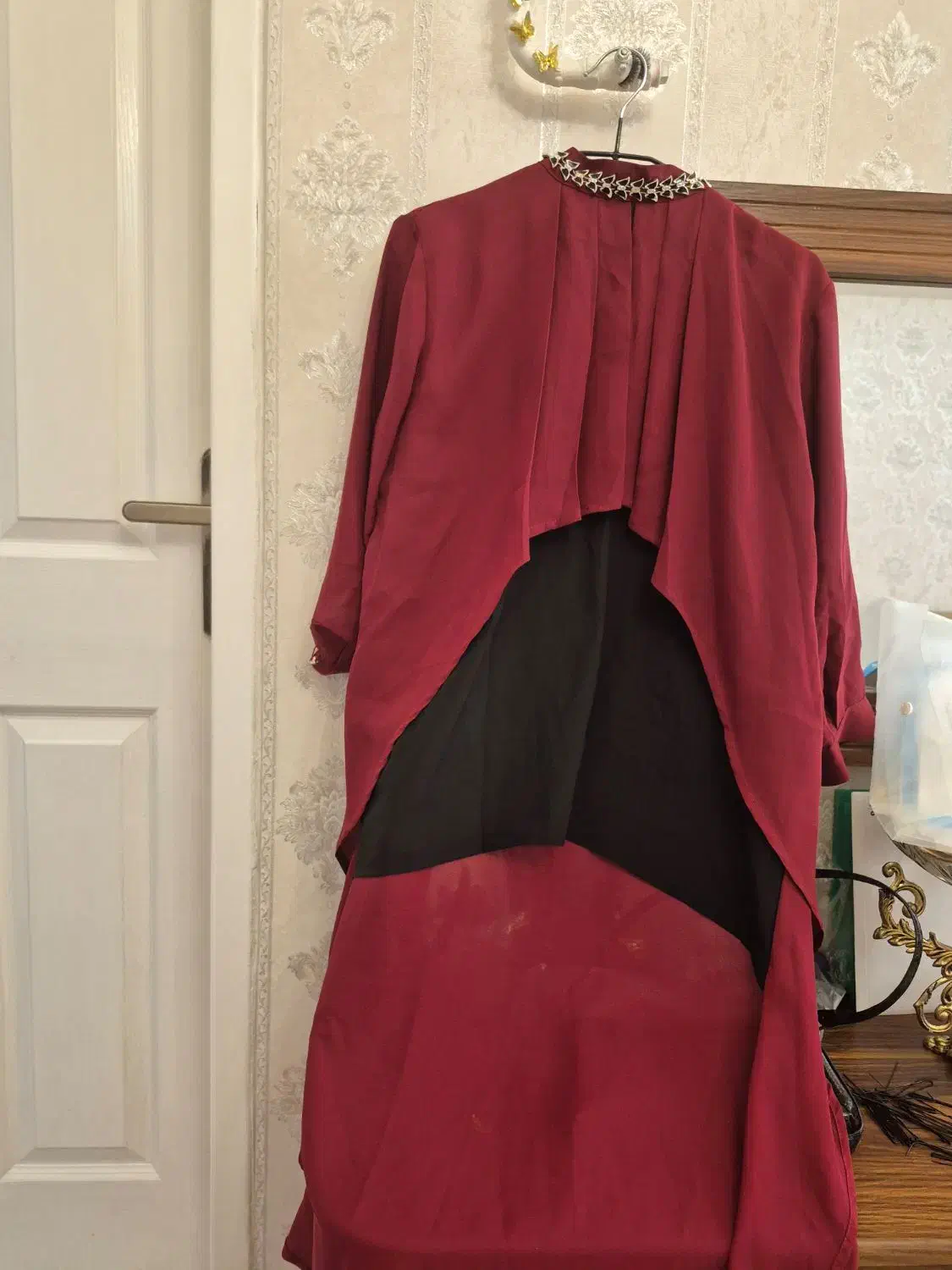 لباس های دست دوم که یک با. استفاده شده|لباس|انگوران, |دیوار