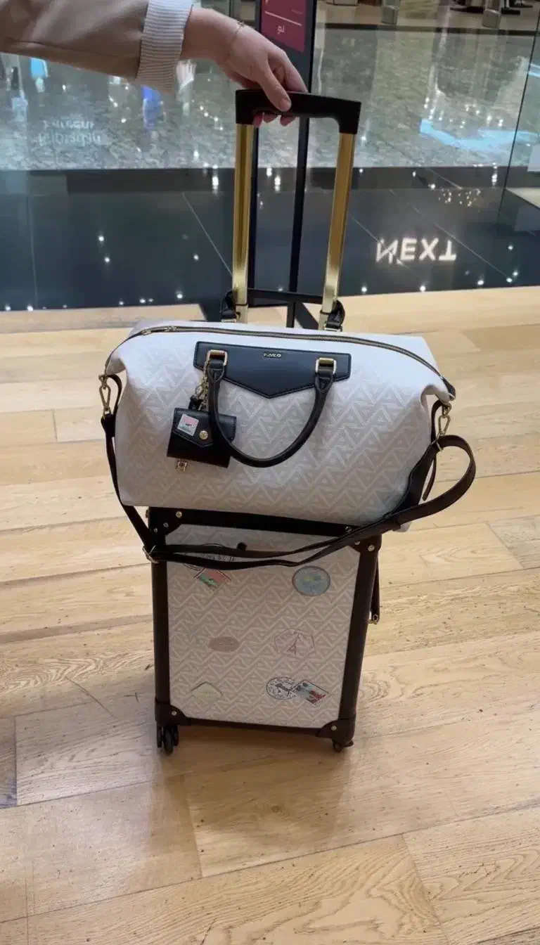 چمدان|کیف، کفش، کمربند|درگهان, |دیوار