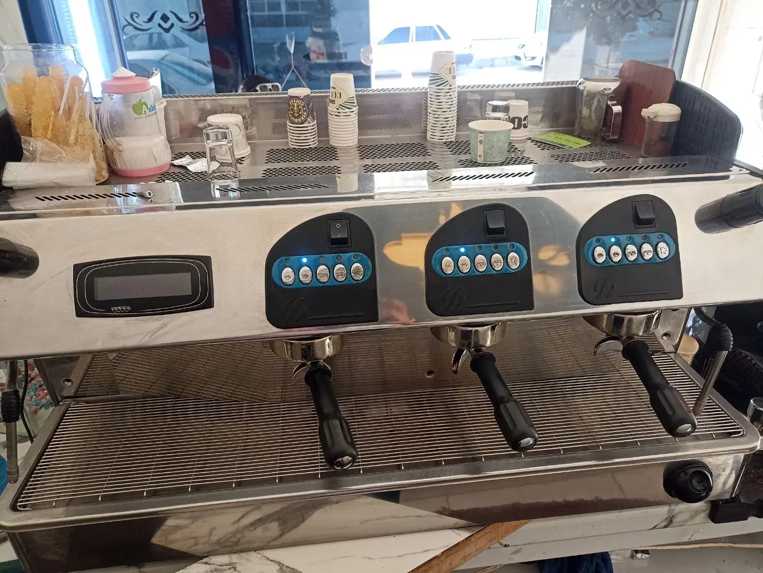 فروش کلیه لوازم قهوه فروشی|کافیشاپ و رستوران|دوگنبدان, |دیوار