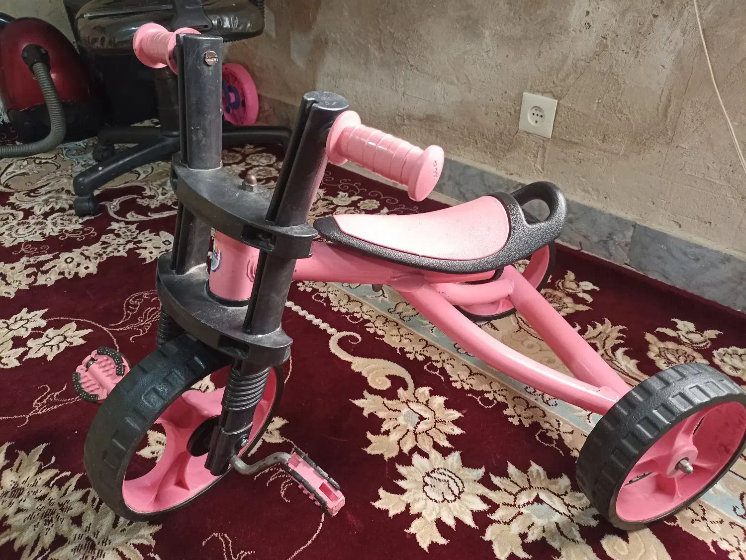 سه چرخه|اسباببازی بچه|گنبد کاووس, |دیوار