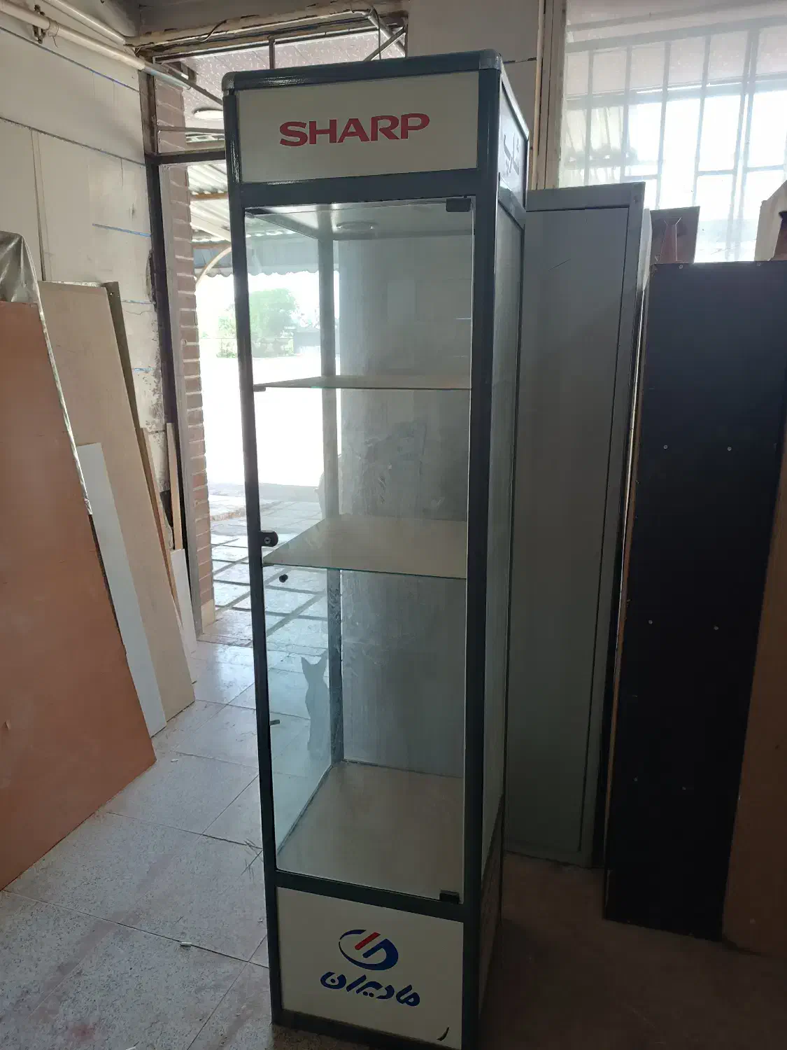 ویترین مغازه چهار طرف شیشه|فروشگاه و مغازه|بندر ماهشهر, |دیوار