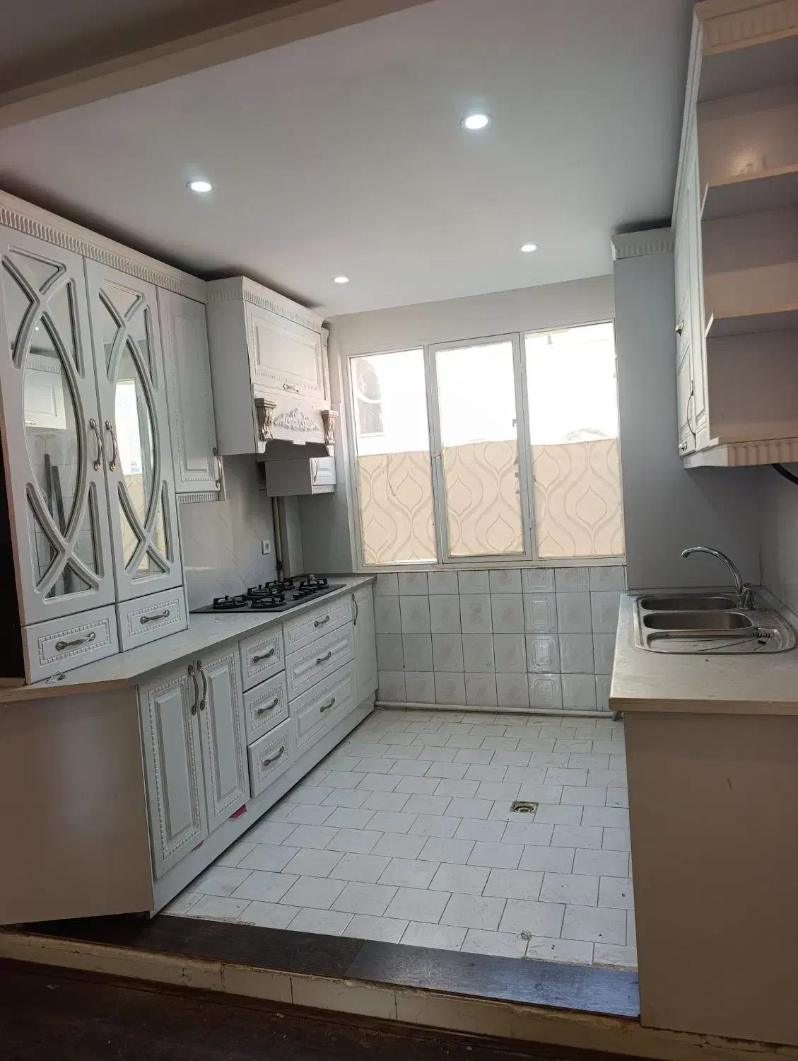 50 متر بازسازی شده رهن کامل خ حسینی (سلیمانی)