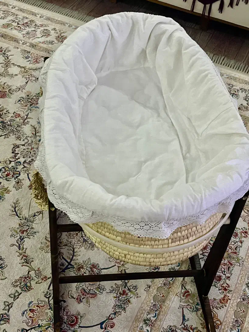 کریر چوبی نوزاد|تخت و صندلی بچه|نسیم‌شهر, |دیوار