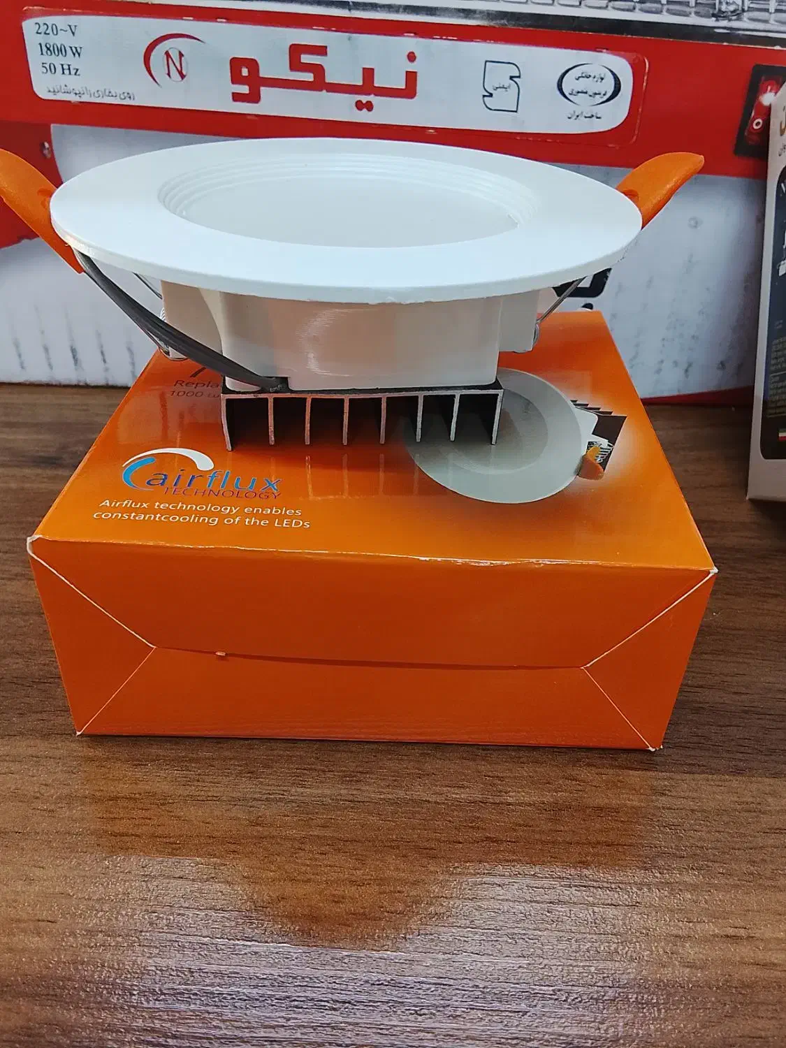 لامپ هالوژن|لامپ و چراغ|رودهن, |دیوار