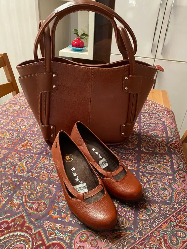 کیف و‌کفش|کیف، کفش، کمربند|دوگنبدان, |دیوار