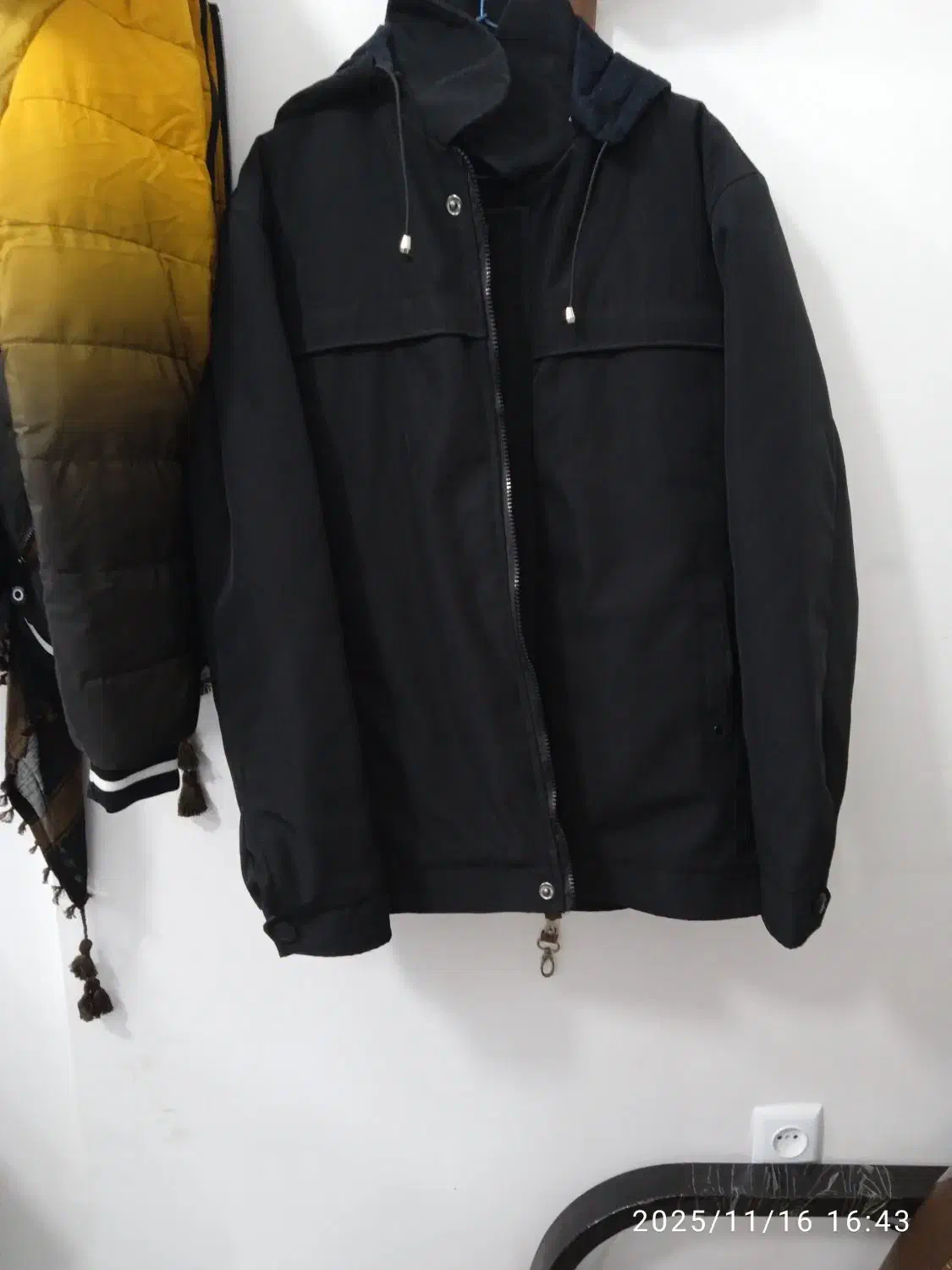 کاپشن|لباس|سقز, |دیوار