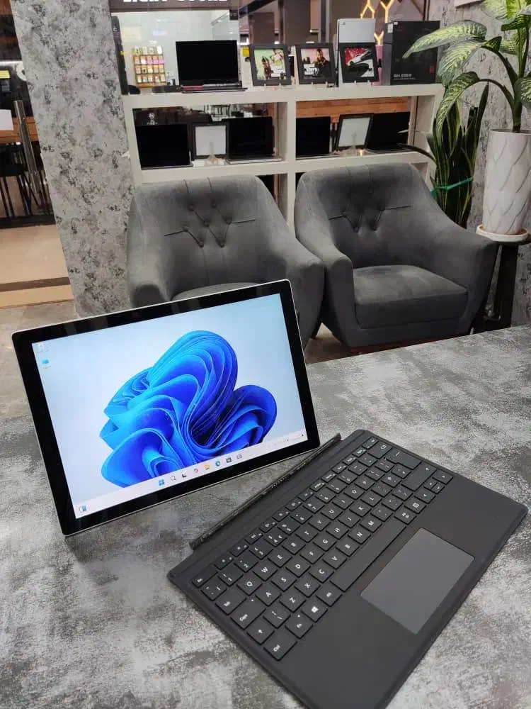 Microsoft Pro 7 (فروش اقساط)|رایانه همراه|قم, عمار یاسر|دیوار