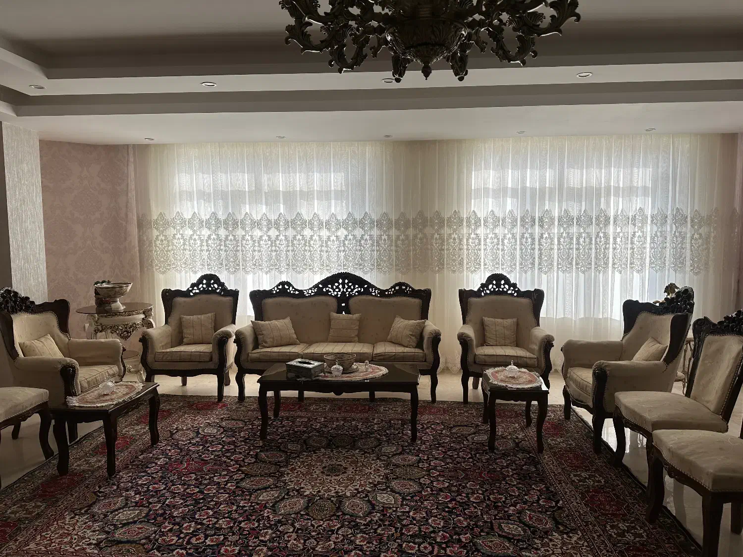 مبلمان سلطنتی نه نفره جنس چوپ گردو‌|مبلمان خانگی و میز عسلی|مراغه, |دیوار