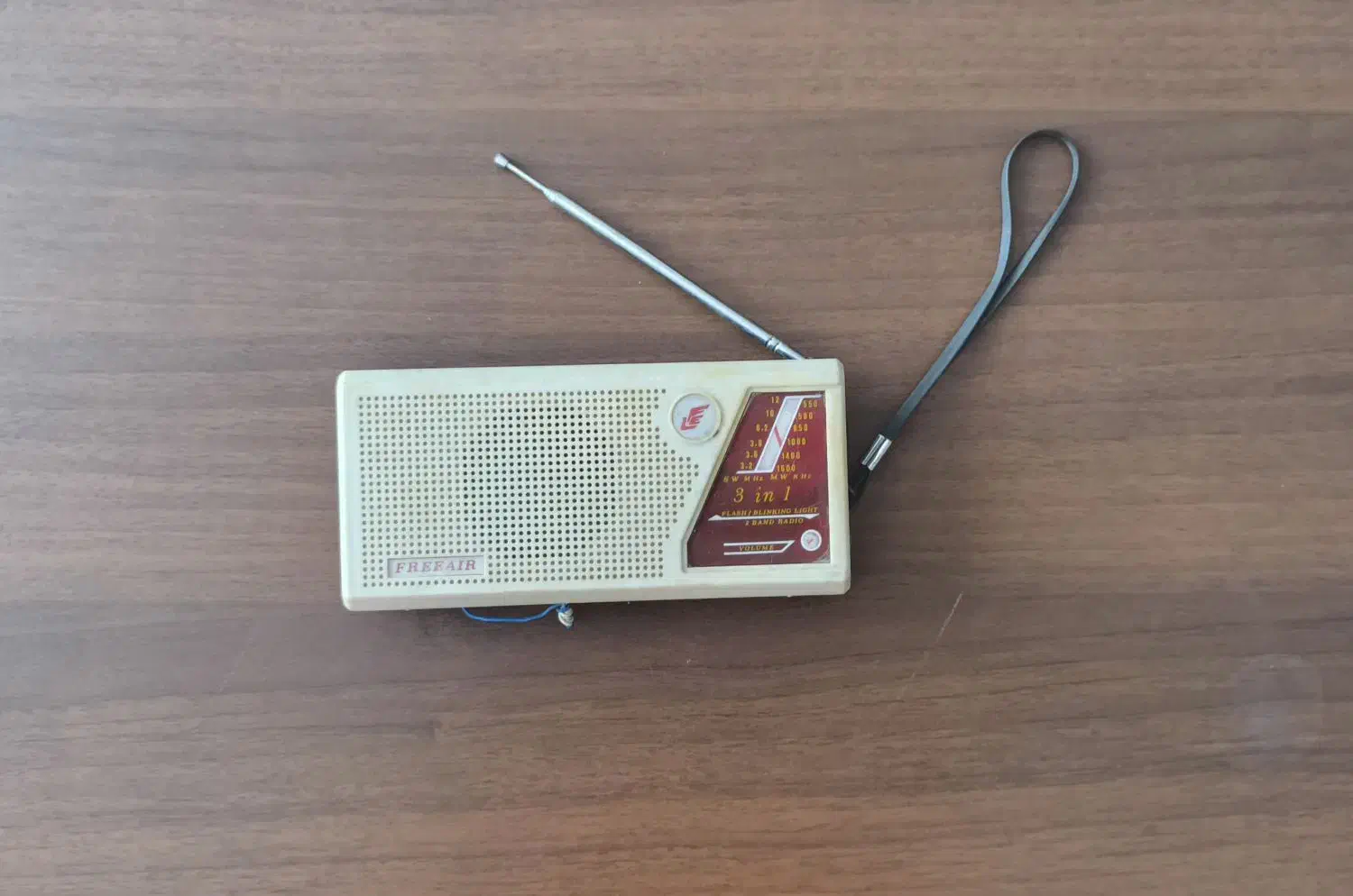 رادیو قدیمی|کلکسیون اشیاء عتیقه|گناباد, |دیوار