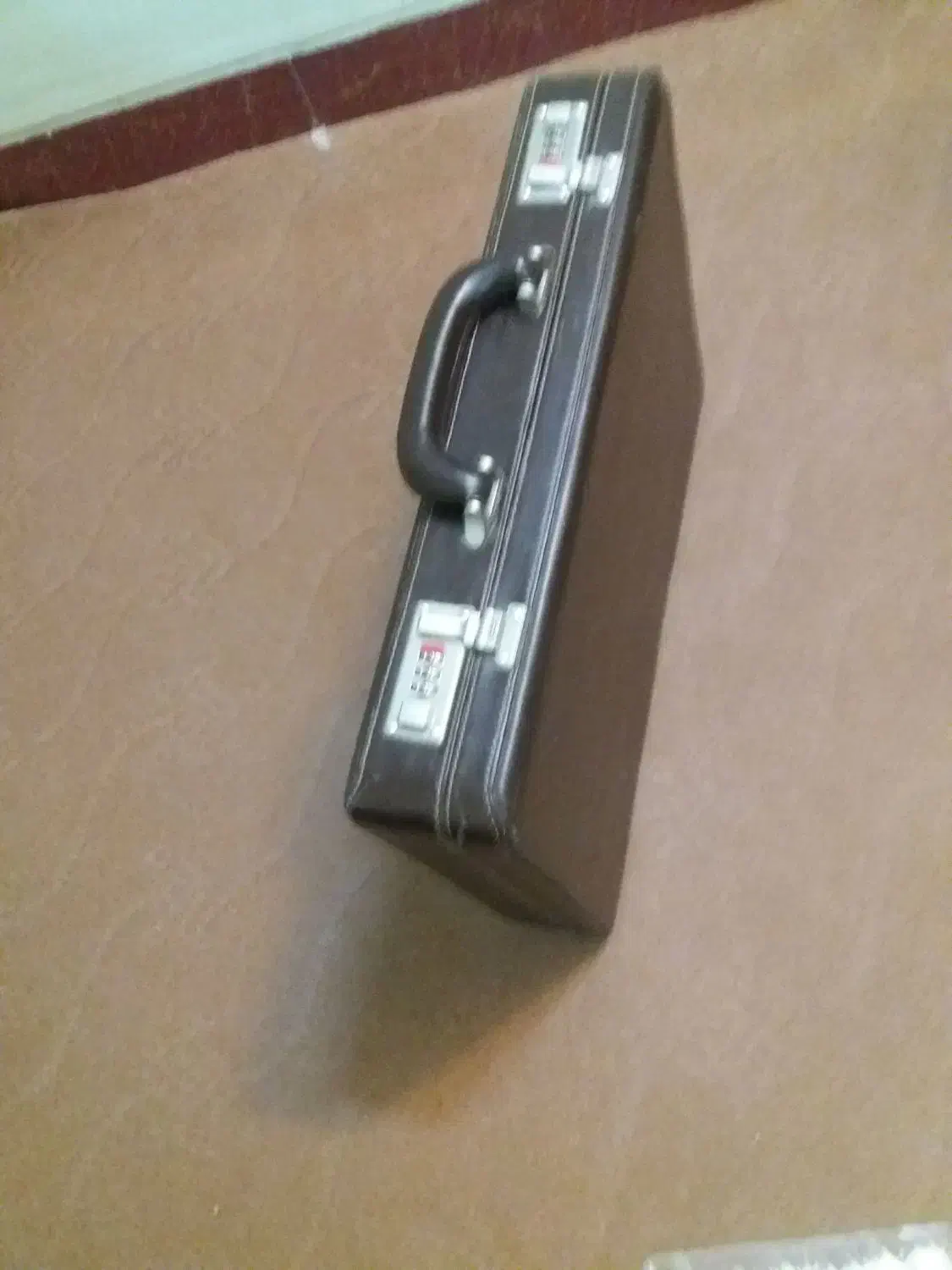 یک عددکیف سامسونت مشکی ویک ساعت مچی CRLENT قدیمی|کیف، کفش، کمربند|شیراز, نصر|دیوار