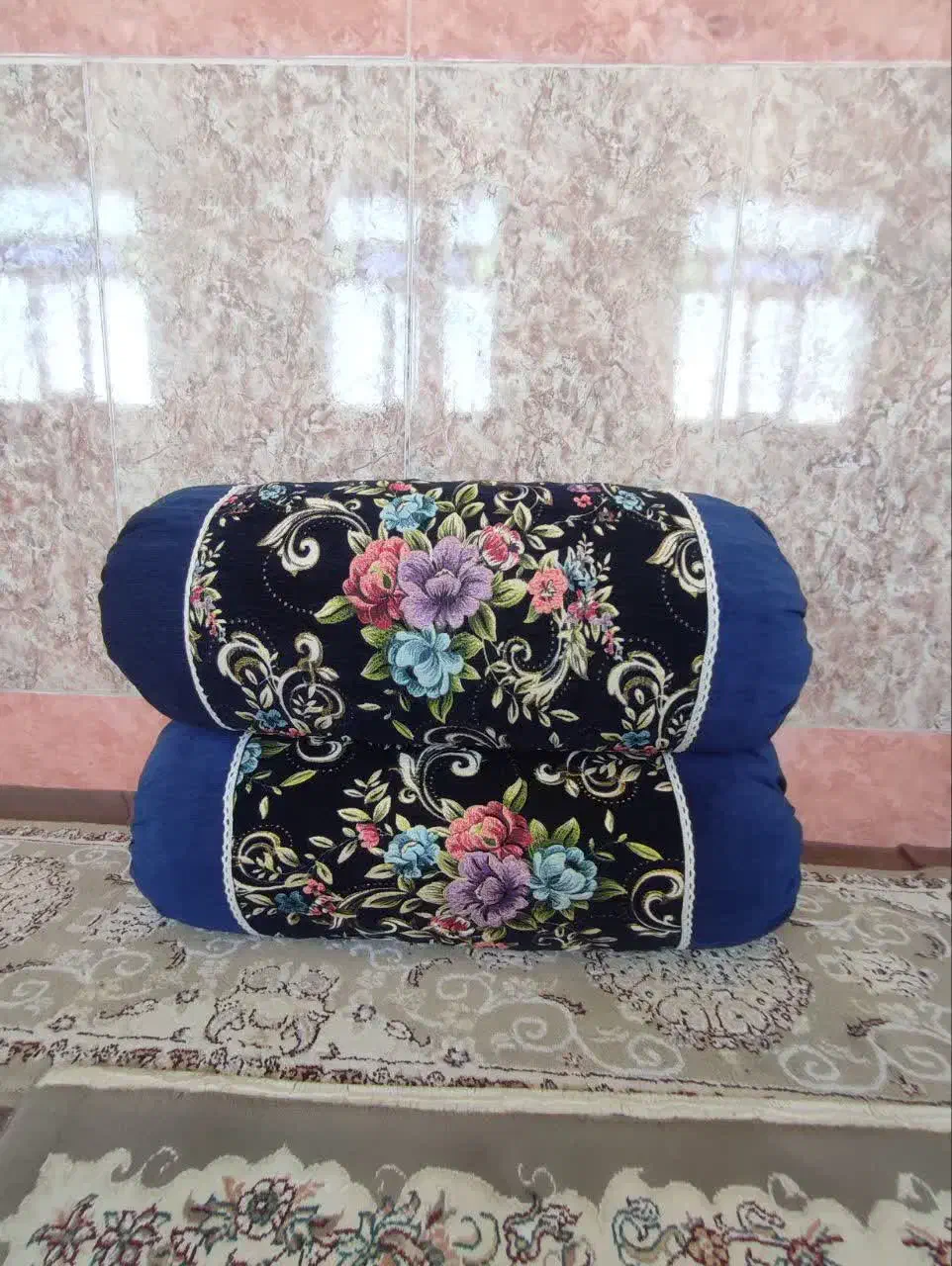 رو متکایی و رو بالشی|رختخواب، بالش، پتو|قم, سید معصوم|دیوار