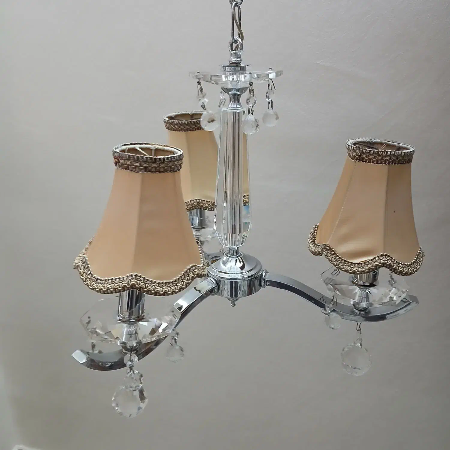 لوستر کریستالی سه شعله|لوستر و چراغ آویز|قم, زنبیل آباد|دیوار