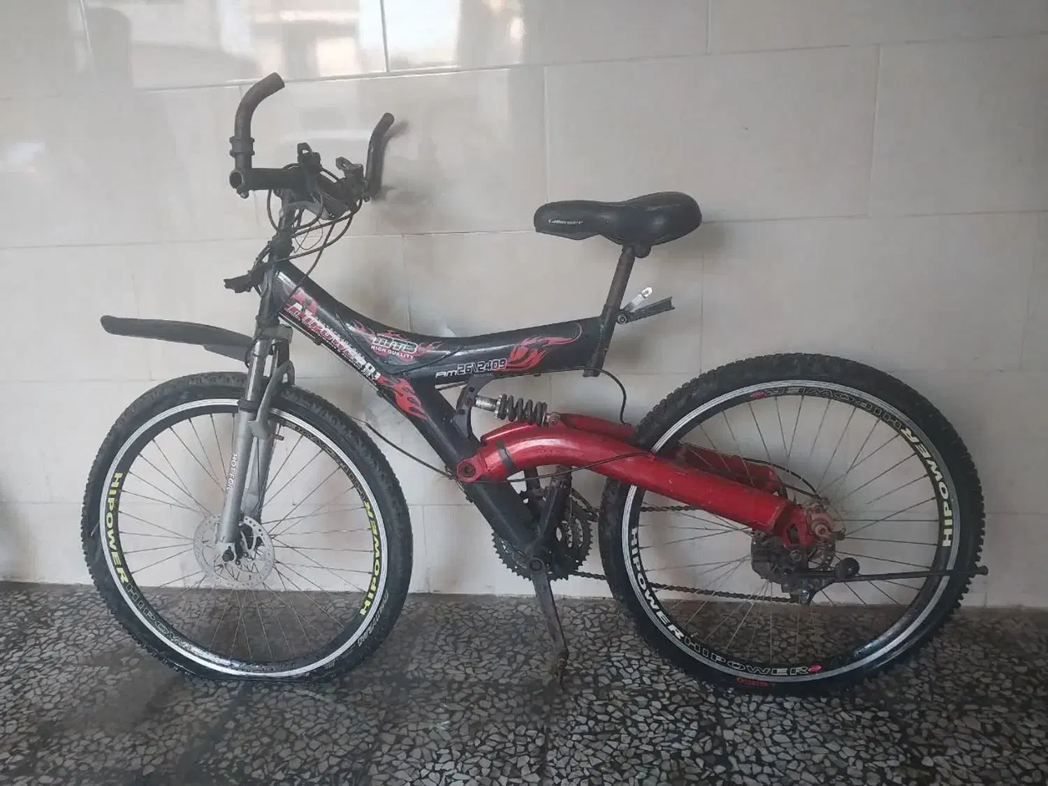 دوچرخه|دوچرخه، اسکیت، اسکوتر|رشت, دروازه لاکان|دیوار