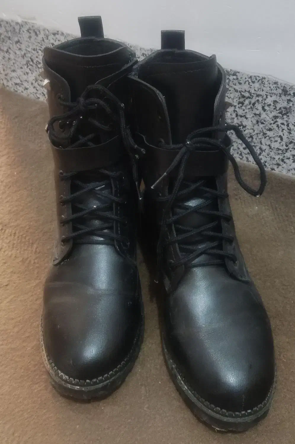 فروش بوت|کیف، کفش، کمربند|نی‌ریز, |دیوار