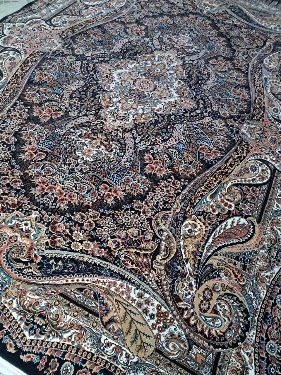 دوتخته فرش۹مترفاخر ۷۰۰ اصل خوش نقشه|فرش|ورامین, ریحان آباد|دیوار