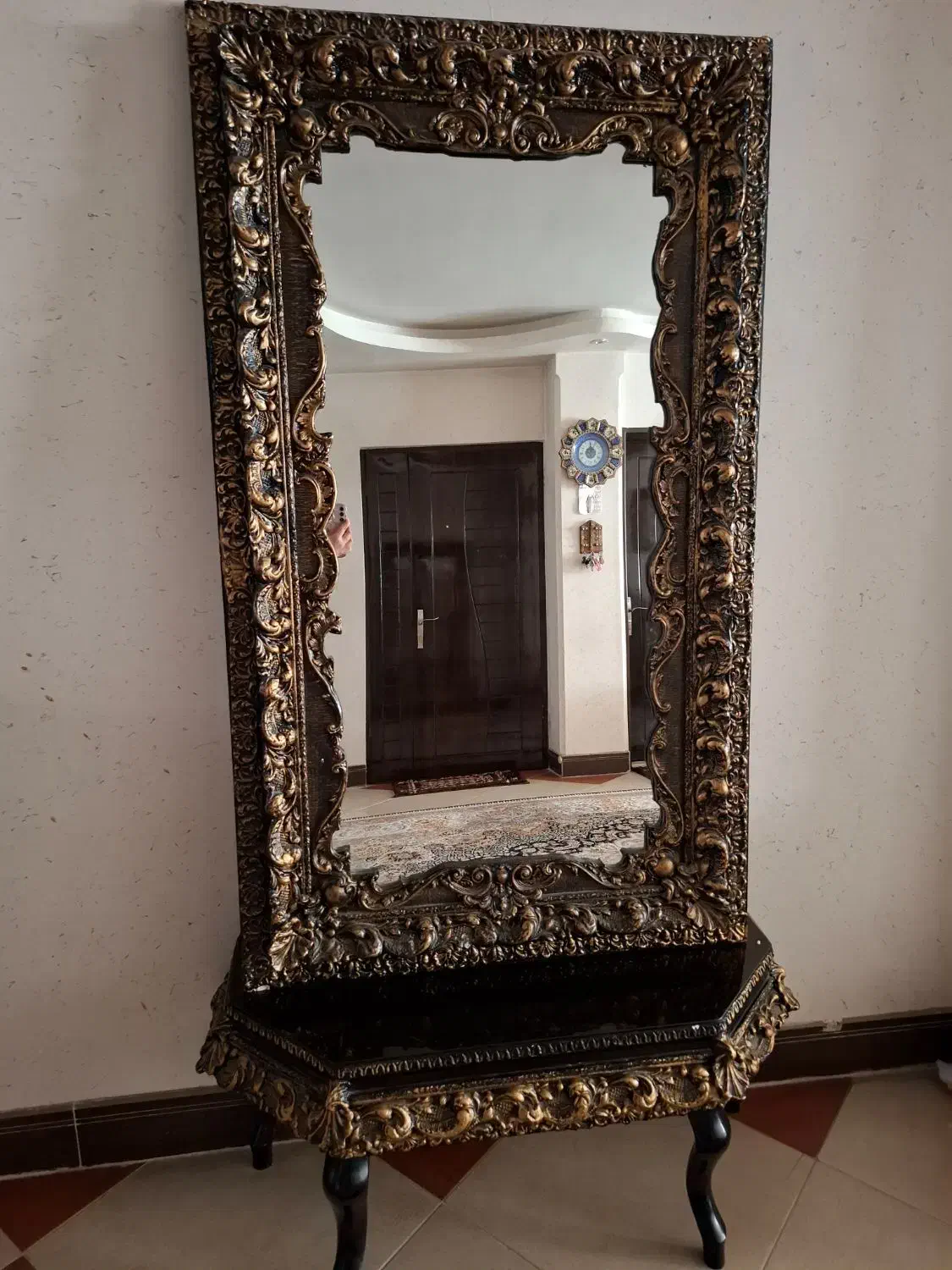 آینه|آینه|برخوار, |دیوار