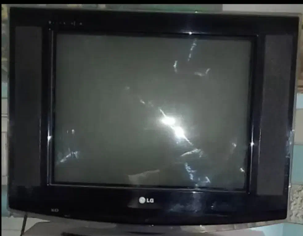 تلویزیون الجی۲۱ اینچ ومانیتورکامپیومتر سالم|تلویزیون و پروژکتور|شهرکرد, |دیوار