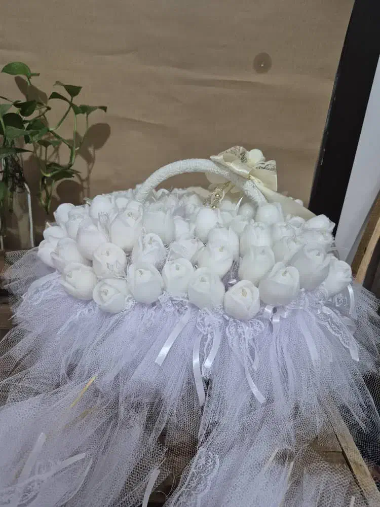 شاخه گل لاله|گل مصنوعی|نی‌ریز, |دیوار