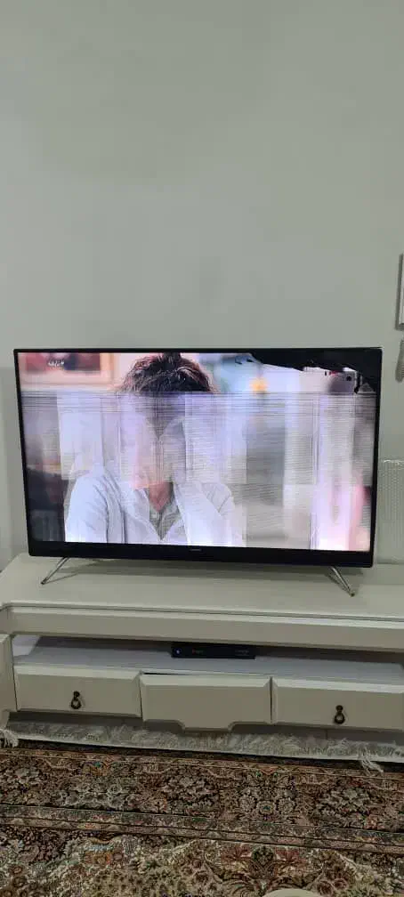 LED Samsung صفحه شکسته|تلویزیون و پروژکتور|تهران, سلسبیل جنوبی|دیوار