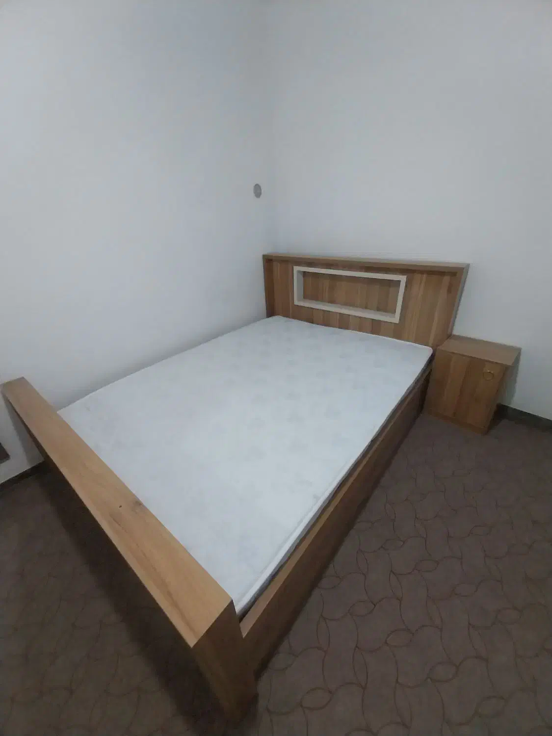 تخت دونفره و یخچال دوقلو|تخت و سرویس خواب|همدان, |دیوار