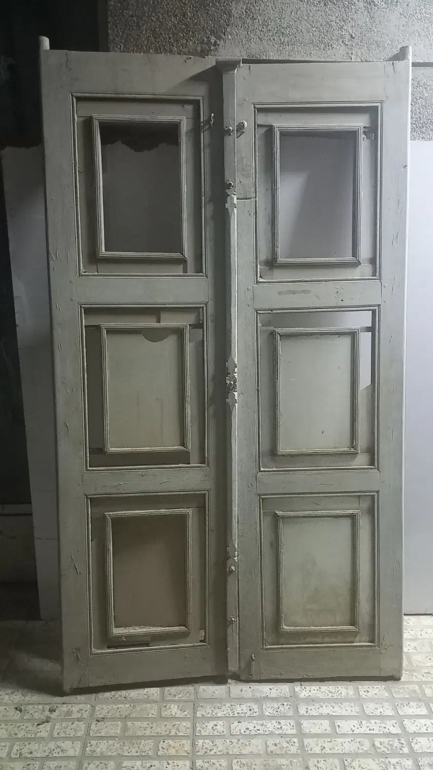 دو عدد درب قدیمی|کلکسیون اشیاء عتیقه|اصفهان, نقش جهان|دیوار