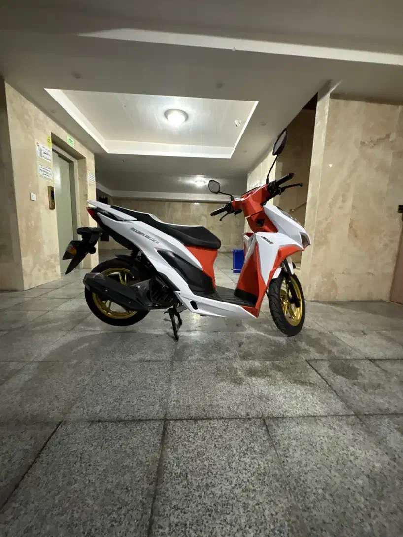 موتور کلیک صفر 150|موتورسیکلت|پرند, فاز ۱|دیوار