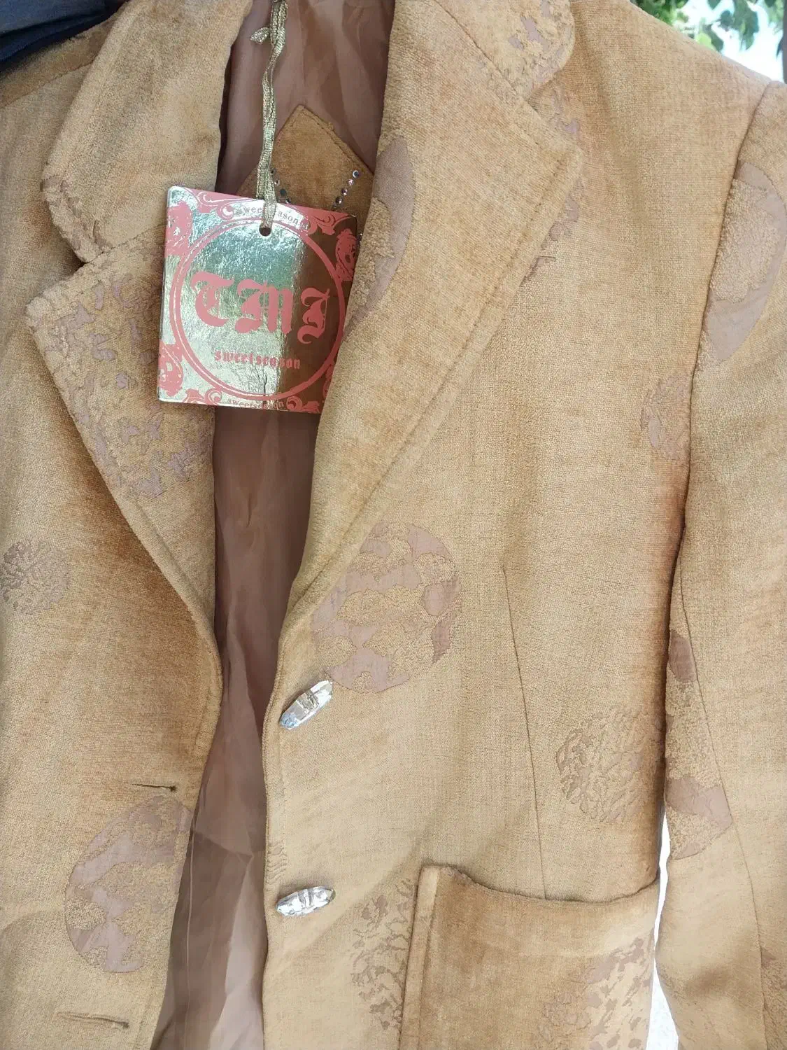 کت خارجی|لباس|کرج, ساسانی (قلمستان)|دیوار